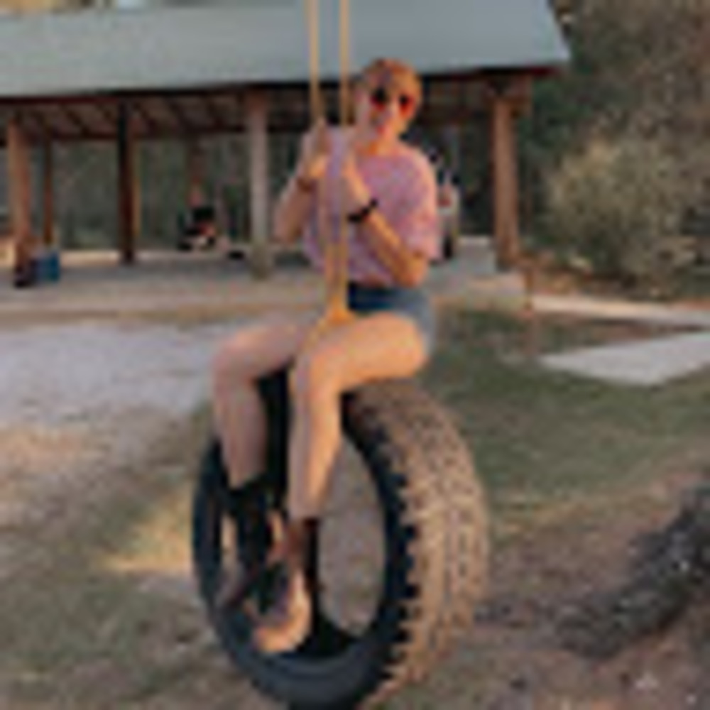 Meet your Posher, Caitlyn